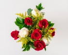 Buquê com 10 Rosas Brancas e Vermelhas 
