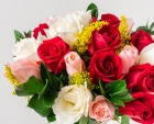 Buquê com 24 Rosas de Três Cores