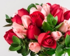 Buquê com 32 Rosas de Duas Cores
