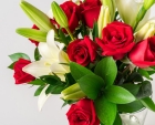 Buquê de Lírios e Rosas Vermelhas