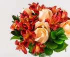 Buquê de Rosas e Alstromérias em Tons laranja e chá